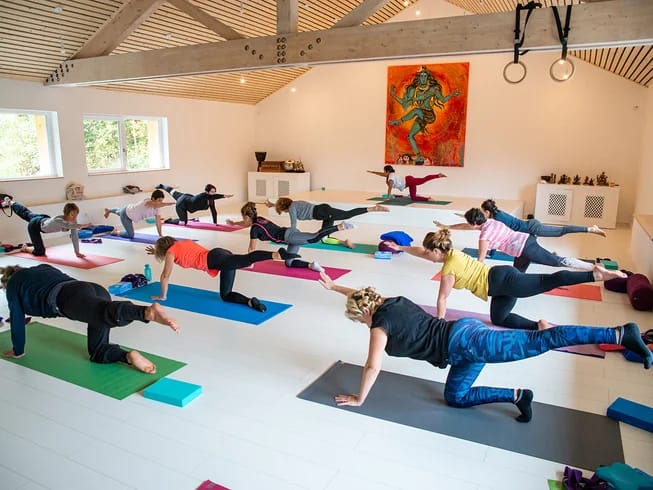 Yoga Retreats on a Budget: Affordable Options for Everyone 12 Benefits of yoga retreats